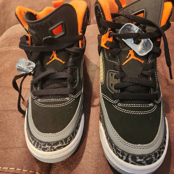 Nike Air Jordan size 5.5 youth NEW - Picture 3 of 4